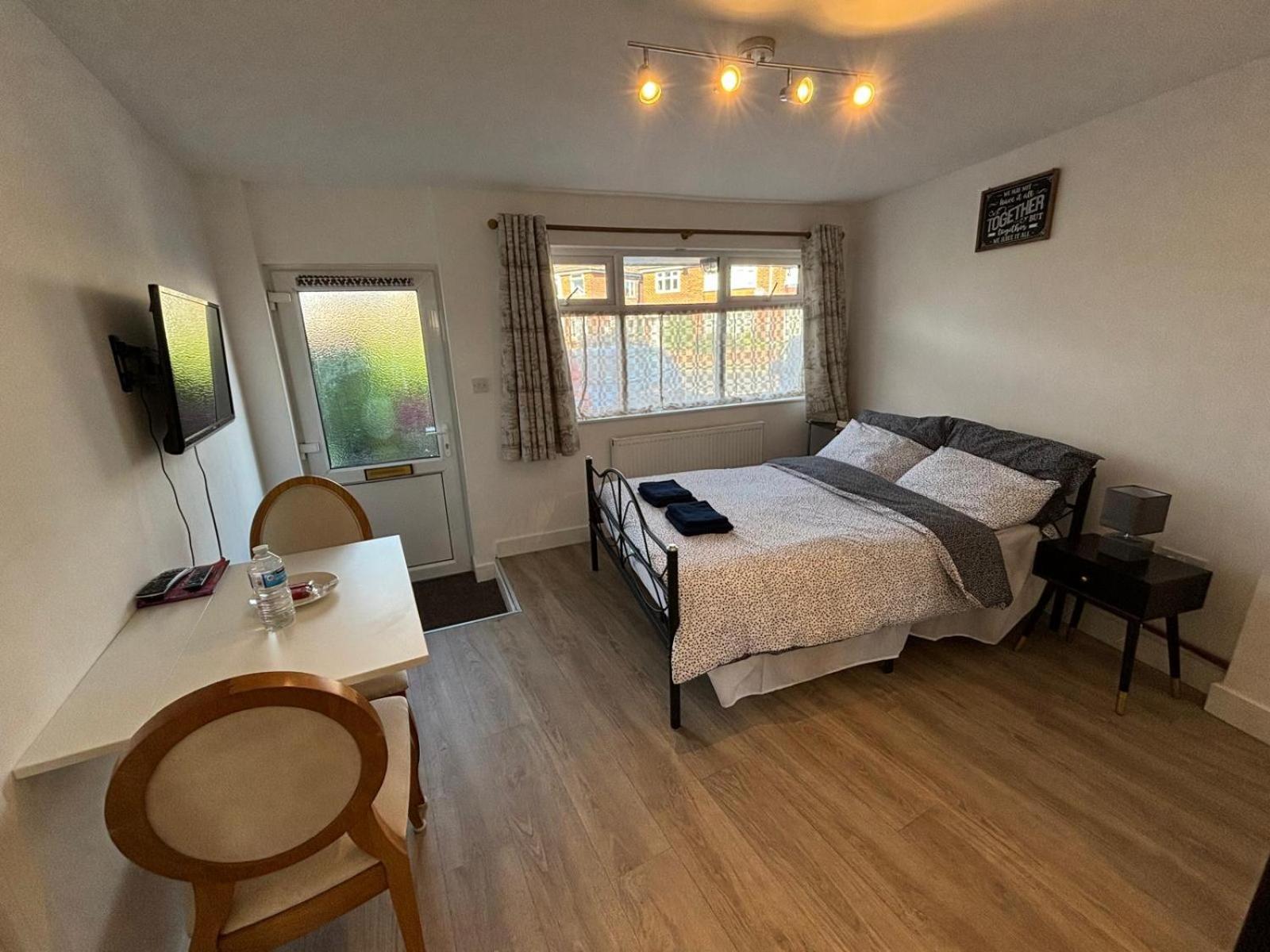 Modern & Cozy Gem - 10Min To City Center - Parking York Exterior foto